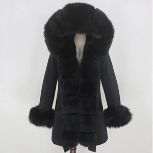 Fluffig parka!  - Köpte jackan för 3 veckor sen men ångrade mig nu säljer den för 1500kr!! Fortfarande ny och fräsch!  Minns ej om det va strl S eller M