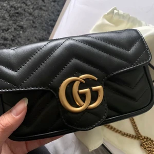Gucci - Äkta Gucci mini marmont. Köpt på Gucci i Stockholm och kvitto finns