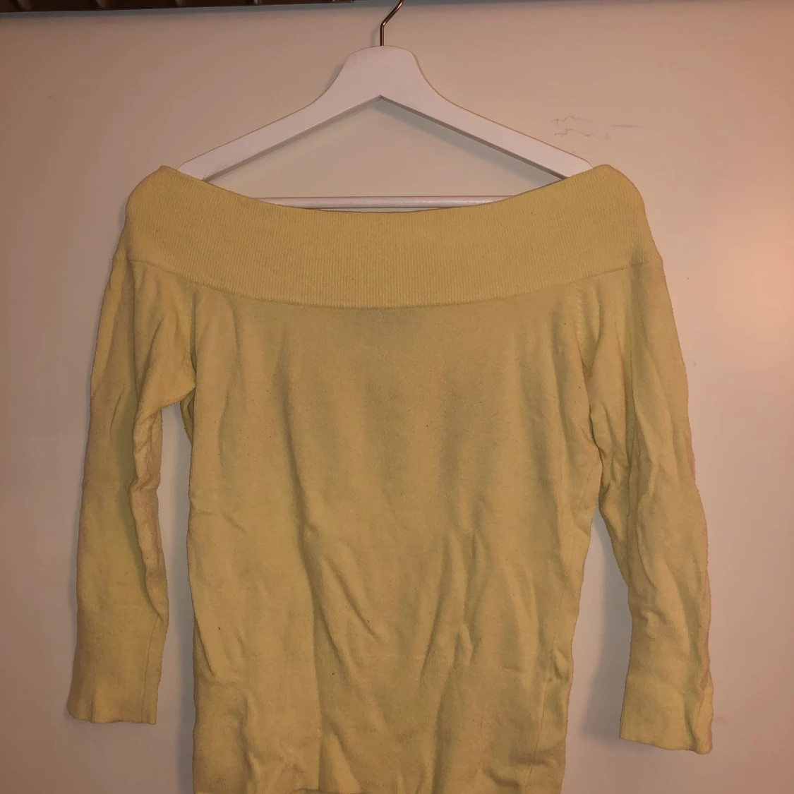 Stickad off shoulder tröja