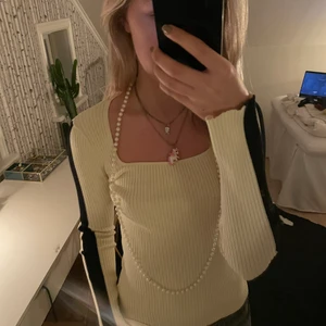 Tröja💕 - Cool tröja i från ASOS🍒 storlek 34. Använd en gång. Köpt för 300 kr🖤