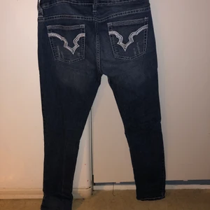 Y2k true religon - De är inte riktiga true religon men liknar och väldigt fina de är från 2000 s talet och i bra skick. 