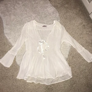 Tessie / Odd Molly blus  - Vit blus från tessie som liknar odd molly. Passar XXS-S skulle jag säga!
