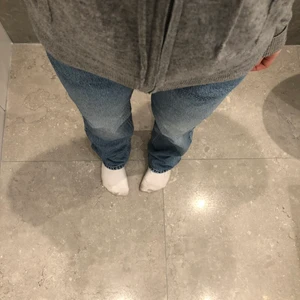 Zara jeans - Säljer mina fina mid rise jeans i storlek 34!! Jätte fina❤️