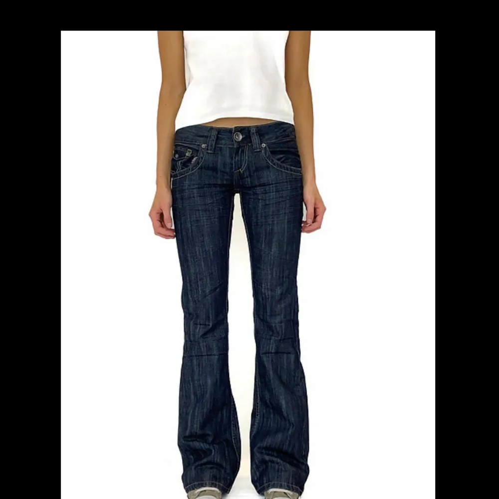 Söker dessa jeans från Relow. Om du va den som köpte dem snälla kontakta mig, kan köpa dem av dig för ett mycket högre pris. Om du vet vem som har köpt dessa jeansen , snälla kontakta mig. 💗💗💗. Jeans & Byxor.