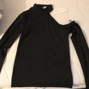 Tröja  - Tröja oanvänd lappen kvar.