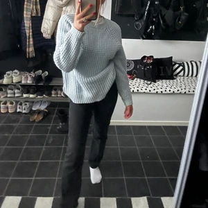 Jeans - Säljer snygga weekdayjeans i modellen rowe i storleken 25/32