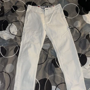 Tommy Jeans  - Inprincip oanvända så är i nyskick 