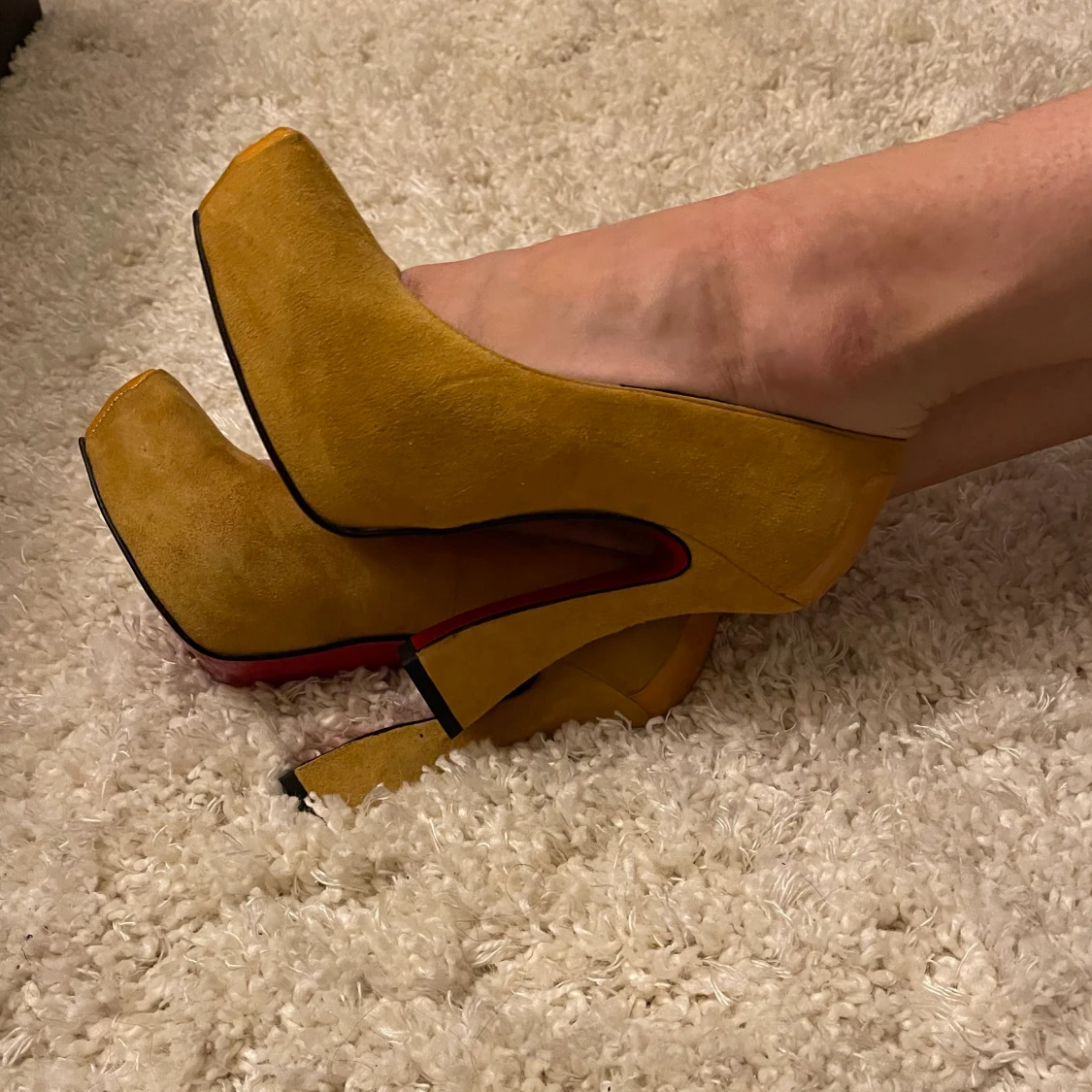 Oanvända pumps i mocka stl38  - 90