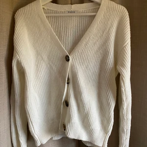 Stickad kofta - Stickad kofta från Veromoda i storlek XS, men passar även S💞