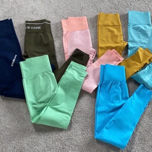 7 par seamless tights  - 7st oanvända seamless tights, storlek S men passar även XS. Frakt tillkommer 🙌  går även bra att köpa 1 par och då kostar de 100kr/st.  