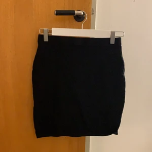 Kjol - Tight svart minikjol. Xs/s