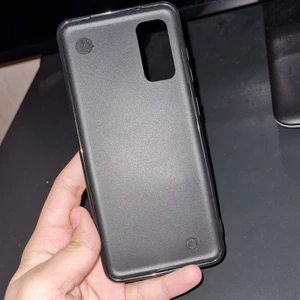 En svartsjuk för en Samsung 20 - Den är helt ny, jag beställde den men den passade inte min mobil, vill gärna sälja den