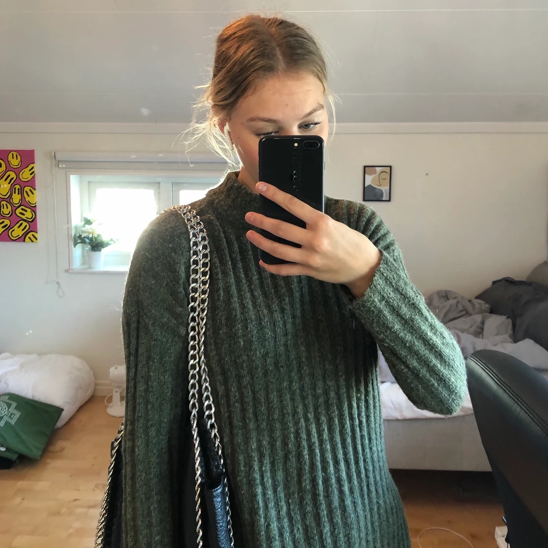 Stickad tröja med slits