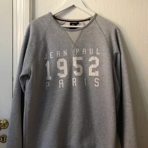 Jean Paul sweatshirt - En grå Jean Paul sweatshirt