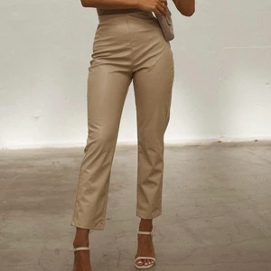 Beige skinnbyxor från Bianca X Nelly - Jätte fina men tyvärr förstora för mig så därav endast använda 1 gång. Storlek S