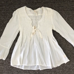 Odd Molly blus storlek 1 - Söt vit Odd Molly blus i storlek 1, motsvarar en S. Den är i bra skick☺️