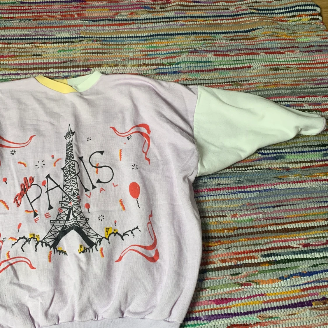 Oversized tröja med trycker ”PARIS” på 💜 - 90