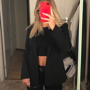 Kavaj - Säljer denna kavaj i storlek 38, helt oanvänd 🥰