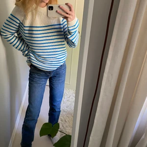 Storlek s - En stickad tröja från zara som är helt slutsåld💓Säljer bara vid bra pris💓💓 frakten kostar 50 eller 57kr