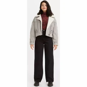 Levis jeans - High loose Levis jeans som inte passar längre (därav lån av bild). Varsamt använd. Hör gärna av er för fler bilder!