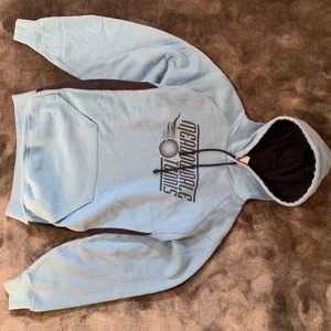 Meadowdale Tennis - Vintage hoodie - Vintage hoodie i bra skick och skönt material. 200kr, men är öppen för bud.