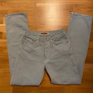 Ljusblå jeans från Crocker. W33 L34