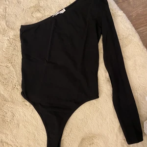 Body - Ny skick, string body. Skönt matrial. 66kr spårbart