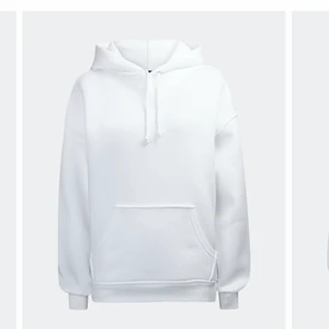 BikBok hoodie - Säljer min vita oversize bikbok hoodie💕 Använd några gånger, något nopprig men jag tycker inte det gör någonting alls.💕 Köptes för 299. Säljs för 70kr i och med frakten❤️❤️ Skriv för egna bilder…