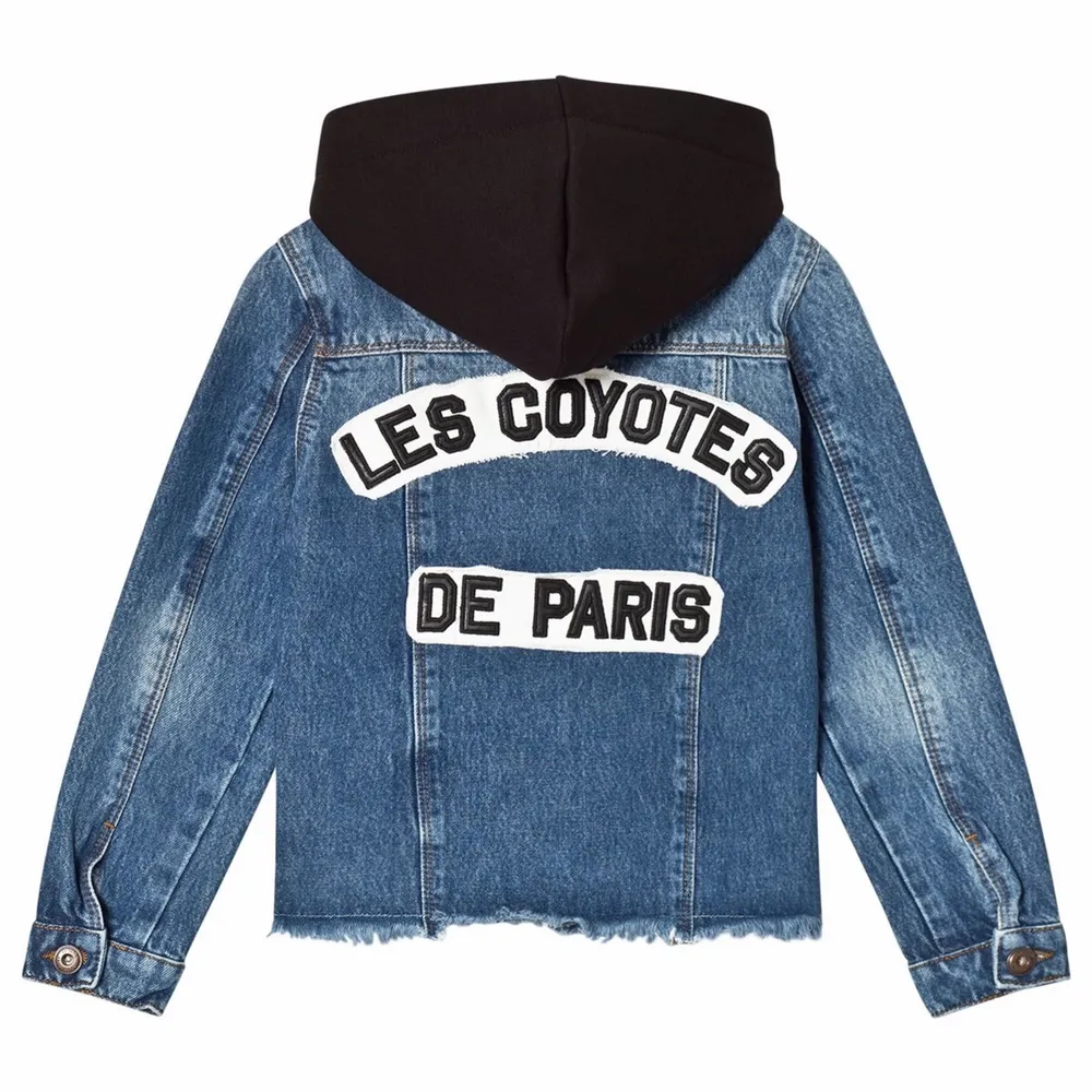 Lånade bilder! Jag säljer min as snygga blåa Les Coyotes De Paris jeans jacka pga att den är lite för liten! Jackan har en jätte cool luva som man kan ta av om man vill. Nypris: 1700kr Jag säljer den för 550 + frakt🥰 . Jackor.