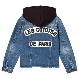 Lånade bilder! Jag säljer min as snygga blåa Les Coyotes De Paris jeans jacka pga att den är lite för liten! Jackan har en jätte cool luva som man kan ta av om man vill. Nypris: 1700kr Jag säljer den för 550 + frakt🥰 