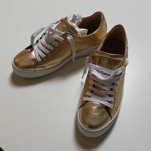 Stina J - Nästan helt nya! Aldrig använda utomhus utan bara provade