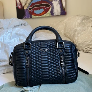 Zadig Väska i nyskick! - Intressekoll på min fina Zadig väska i nyskick, använd fåtal gånger!🥰 vid intresse skriv privat🌟 Nypris: runt 4000