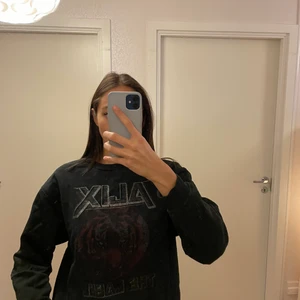 tröja från Alix the lable - Collage tröja från alix the lable, sparsamt använd! Ny pris 1000kr