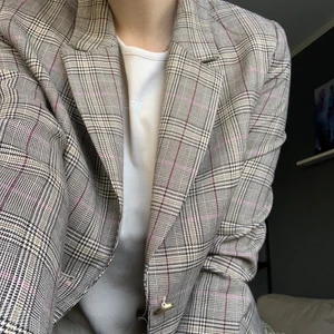 Kavaj  - Snygg kavaj i bra skick. Köparen står för frakt 