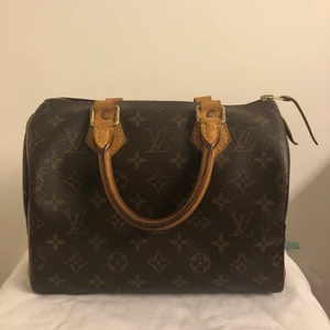 Louis Vuitton Speedy 25 - Köpt för 21 år sen, fint skick och inga skador. Kommer utan tillbehör. Självklart äkta. 