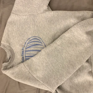 Tjocktröja  - Väldigt ny, blev lite för liten i tvätten