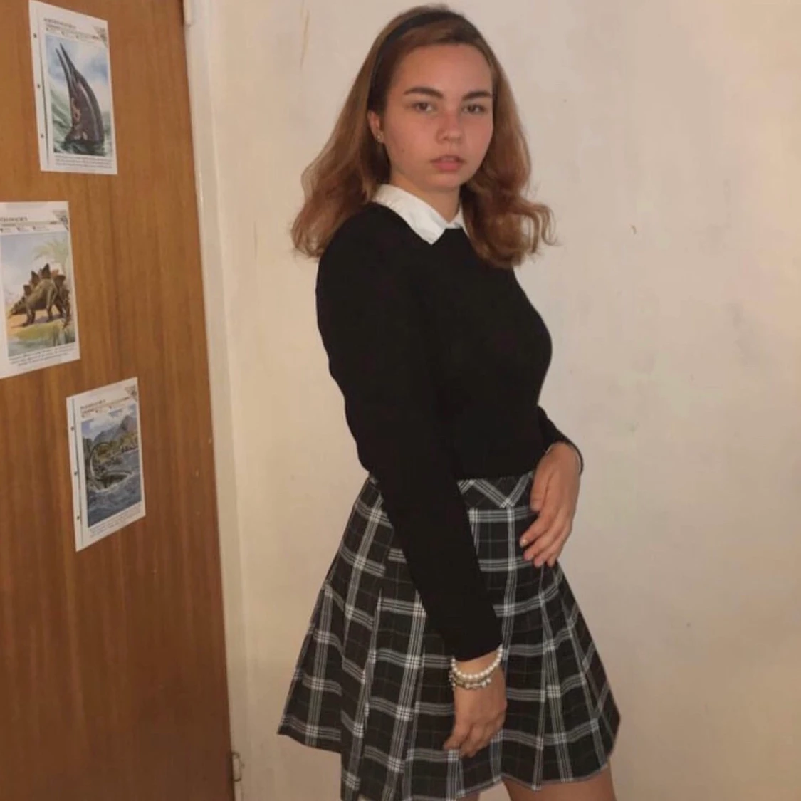 Kort svart kjol med veck