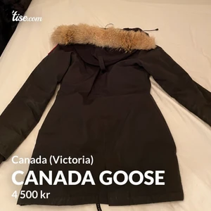 Canada Goose Victoria stl S, XS - Skön och varm vinterjacka, perfekt längd precis över rumpan. Använd i ca 2 år så kan vara lite sliten men pris kan diskuteras privat. Funkar bra som både S de ch XS