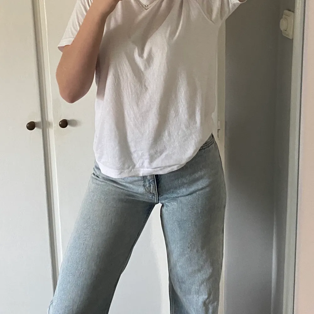 Säljer mina superfina jeans från monki i modellen Yoko i storlek 29. Jeansen är knappt använda så i super bra skick. Köpta för 400 och säljer för 150 . Jeans & Byxor.
