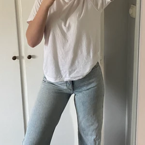 Monki jeans  - Säljer mina superfina jeans från monki i modellen Yoko i storlek 29. Jeansen är knappt använda så i super bra skick. Köpta för 400 och säljer för 150 