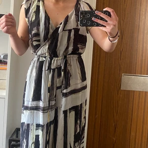 Jumpsuit - Säljer denna unika och snygga jumpsuit. Pris kan diskuteras vid snabb affär.