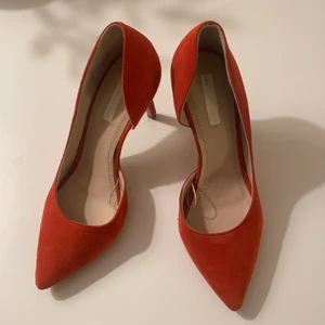 H&M - Röda pumps. Strl 35. Nyskick. 