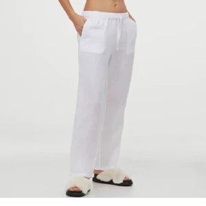 Hm linnebyxor - Supersnygga linnebyxor från hm som är slutsålda! Aldrig använda och nypris var 300kr. Buda från 250kr+frakt eller köp direkt för 450kr+frakt!💕