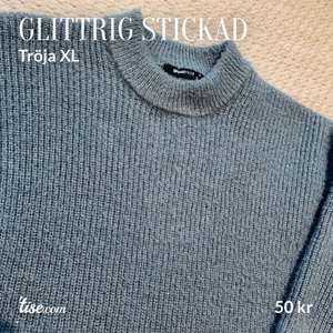 Glittrig stickad tröja  - Ljusblå stickad tröja från Gina tricot i använt men fint skick. Den är diskret glittrig (svårt att fånga på bild). Supermysig och fin 