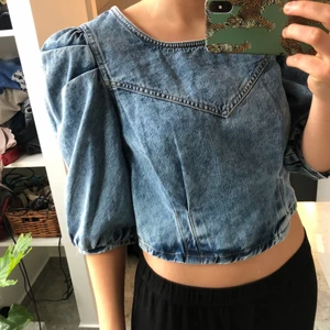 Jeans topp - Säljer denna jeans topp från Lindex då den ej kommer till användning