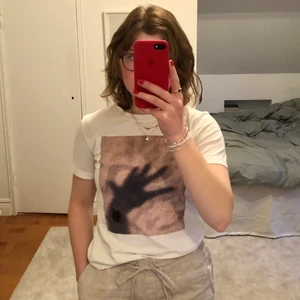 T-shirt Zara - T-shirt med lite kul tryck!! 🧡😆