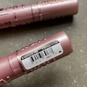 Maybelline Mascara - SkyHigh - Säljer 2 st oöppnade helt nya Mascaror - Sky High från Maybelline. Svarta. 130:- st eller 230:- för båda. En såld!
