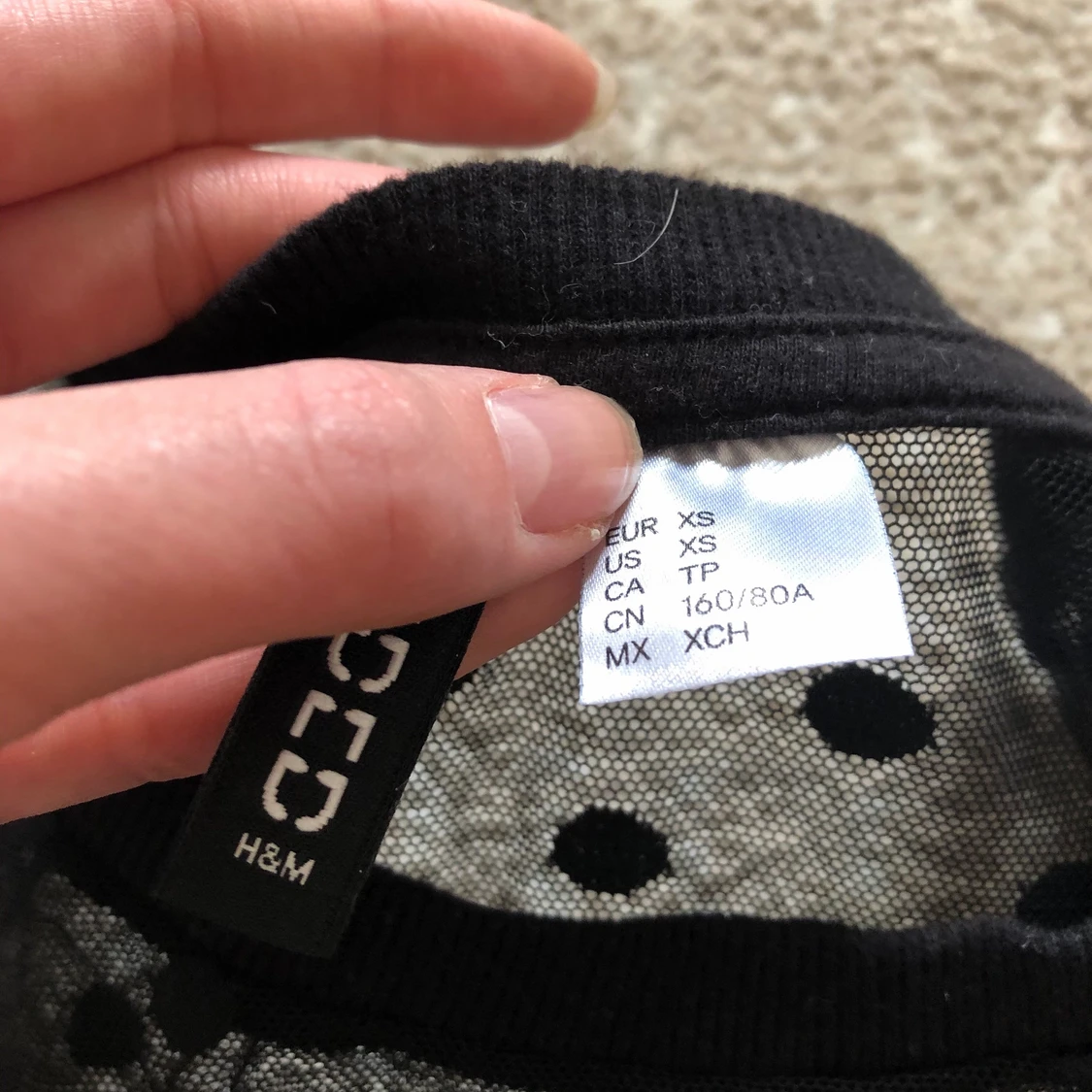 Svart mesh t-shirt med prickar - 91