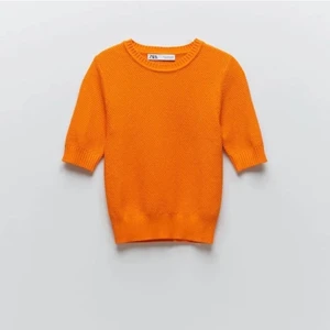 Stickad topp - Säljer denna stickade topp från Zara köpt här på plick i höstas och inte kommit till användning☺️😇 strl S, säljer för 70kr + frakt 