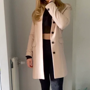 Selected Femme vårjacka, tunn kappa i strl S 🤍 beige / ljusrosa toner - Selected Femme vårjacka, tunn kappa i strl S 🤍 beige / ljusrosa toner. Aldrig använd, endast testad. 